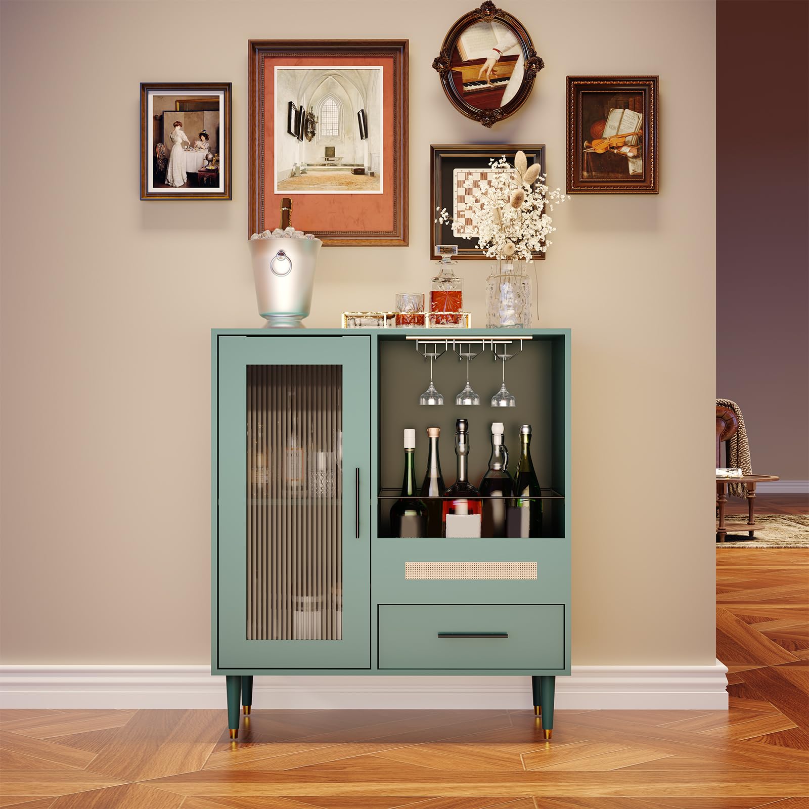 Mueble bar de vinos Garvee color verde con puerta de vidrio y estante para copas en comedor moderno